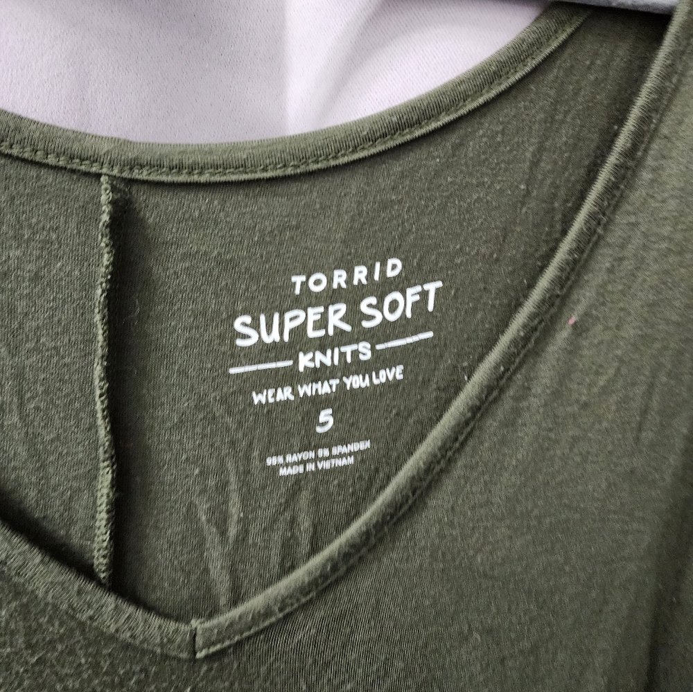 Olive Torrid Tunic size 5 (28)
